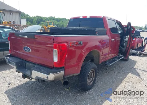 2018 Ford F-250 Xlt из США, поврежденный, VIN 1FT7W2BT3JEB06284